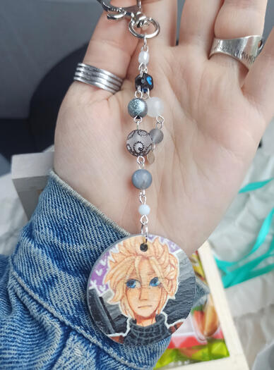 Final fantasy | Ręcznie malowana i wykonana zawieszka (handmade painted pendant) | akryle na drewnie (acrylics on wood)