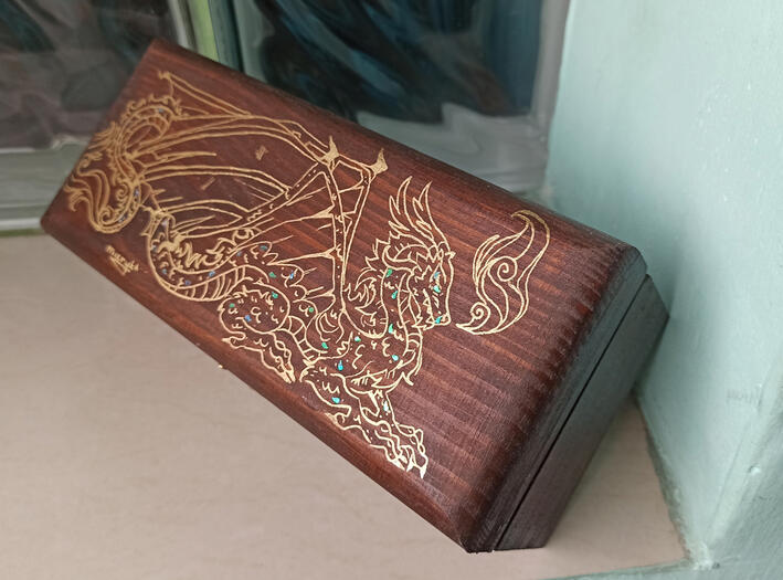 Spoczywający smok (resting dragon) | malowana drewniana skrzyneczka (paited wooden box) | farby olejne na drewnie (oil paint on wood)