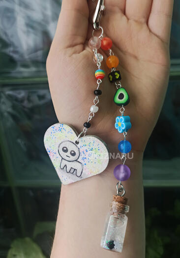 Yippie | Ręcznie malowana i wykonana zawieszka (handmade painted pendant) | akryle na drewnie (acrylics on wood)