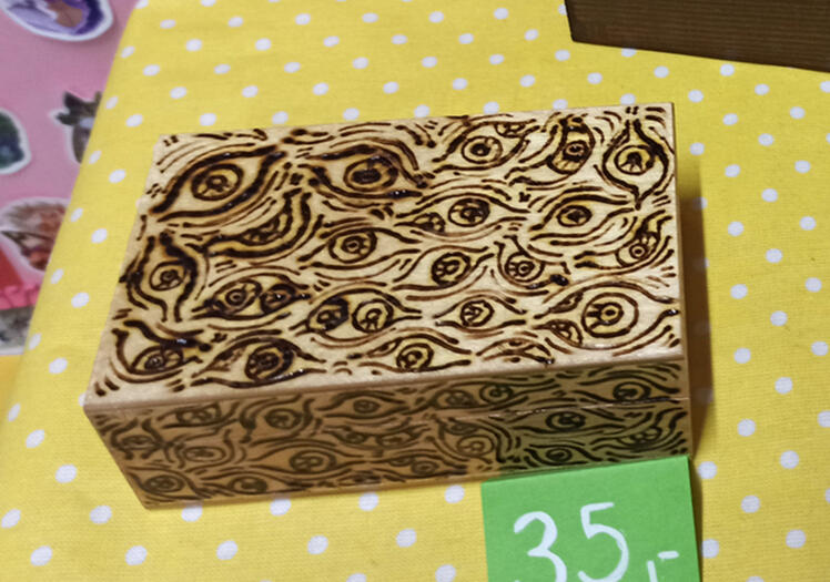 Eyes | Ręcznie wypalana drewniana skrzyneczka (hand woodburned wooden box)