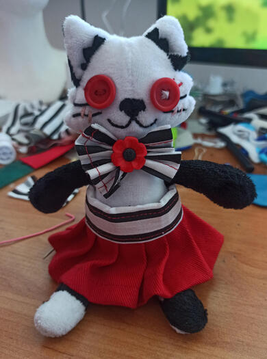 Ręcznie uszyty pluszak | (handsewn plushie)